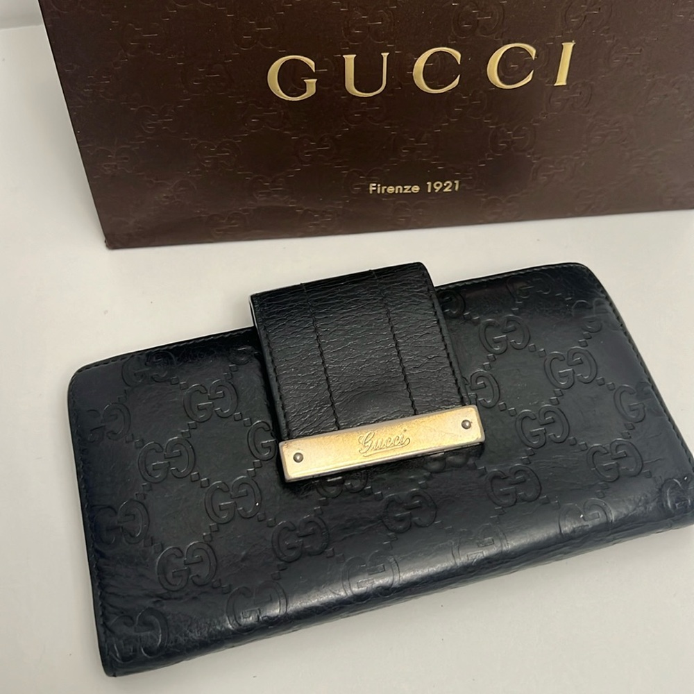 Gucci  Long Wallet 7”x 3.5” Immaculate Condition